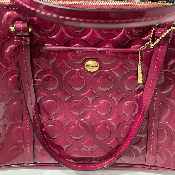COPY - NWT Coach Peyton Op Art Embossed Patent Double Zip Carryall 24607 Passio… - Picture 3 of 9